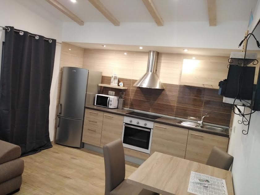 Apartmani Morovi Dvori Drage Exterior photo