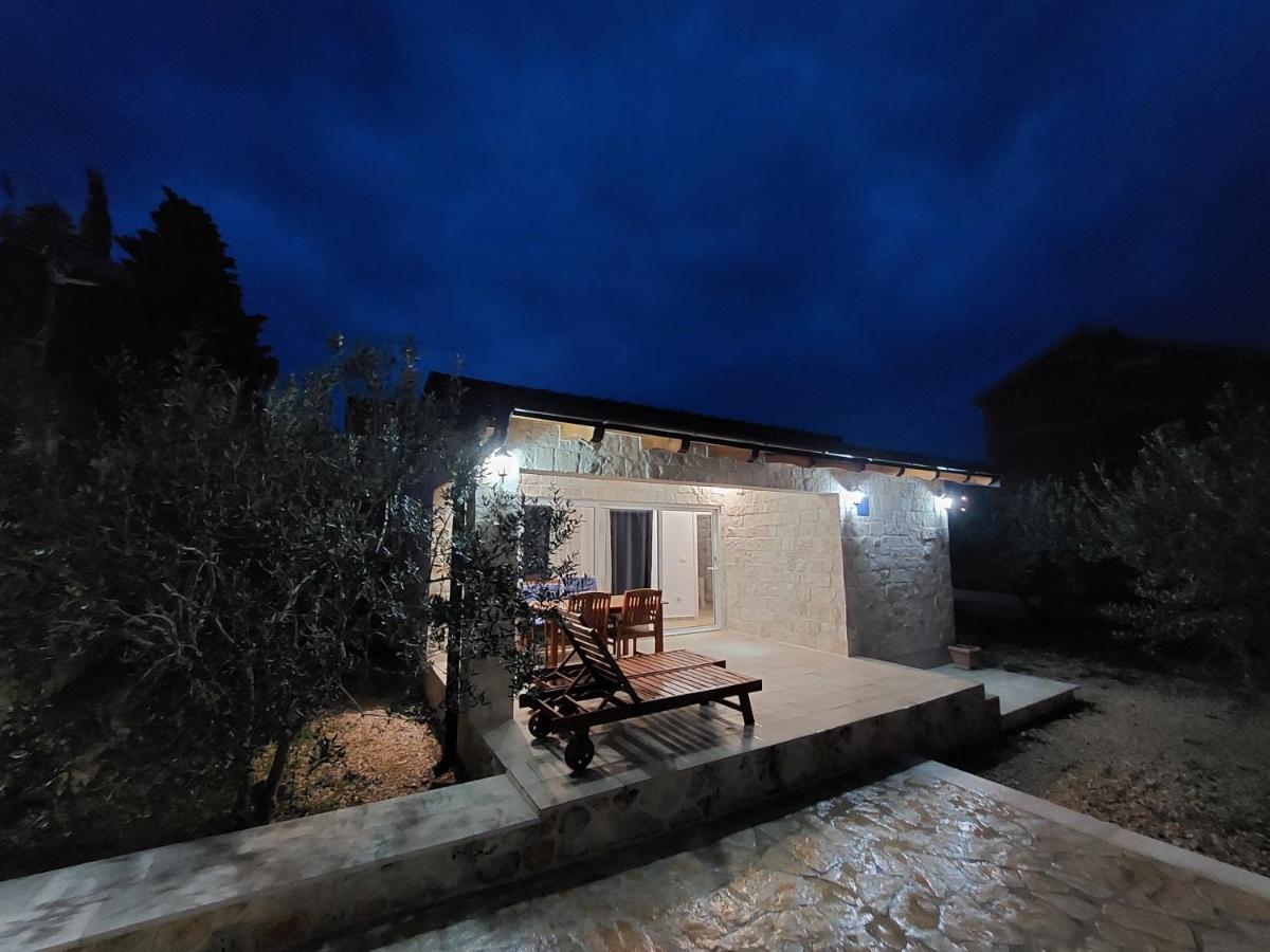 Apartmani Morovi Dvori Drage Exterior photo