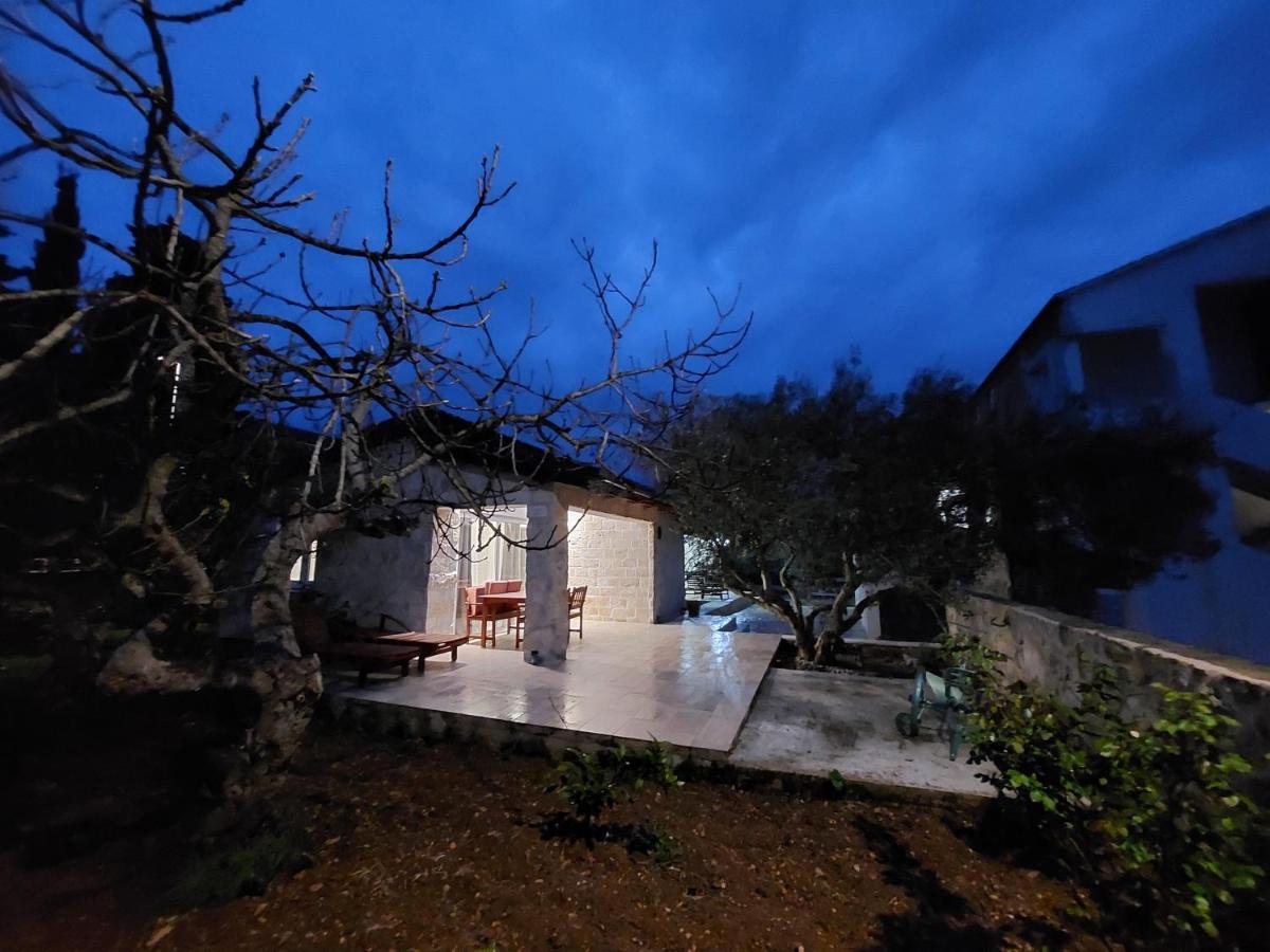 Apartmani Morovi Dvori Drage Exterior photo